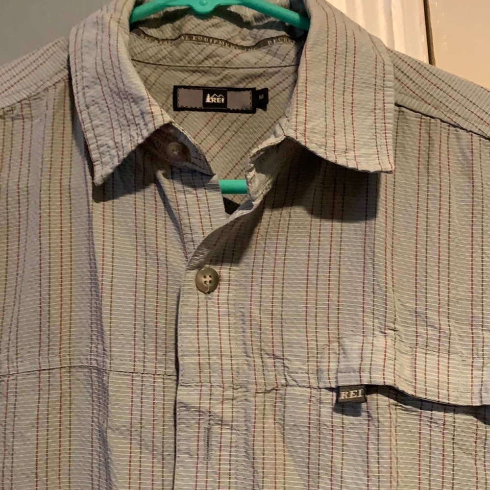 R.E.I. Short sleeve Button Up